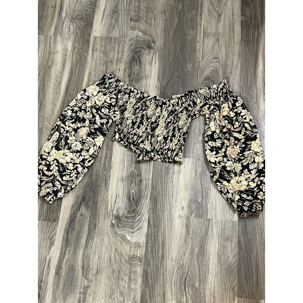 Free People East To The West Smocked Top Womens Size‎ XS Black Floral
